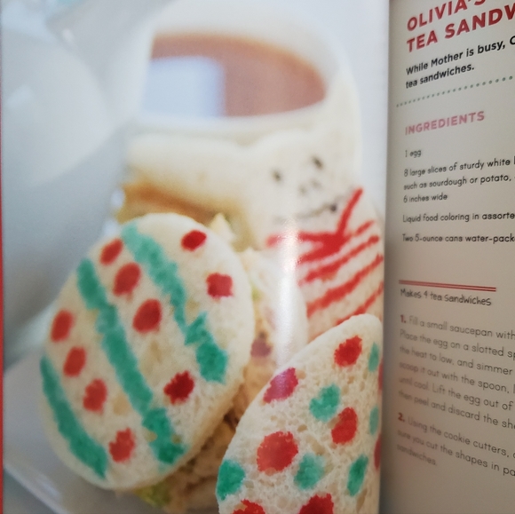 ❤Chef Olivia cookbook, cookie cutters, PLUS 2 hardback books with CD's. - Picture 12 of 12